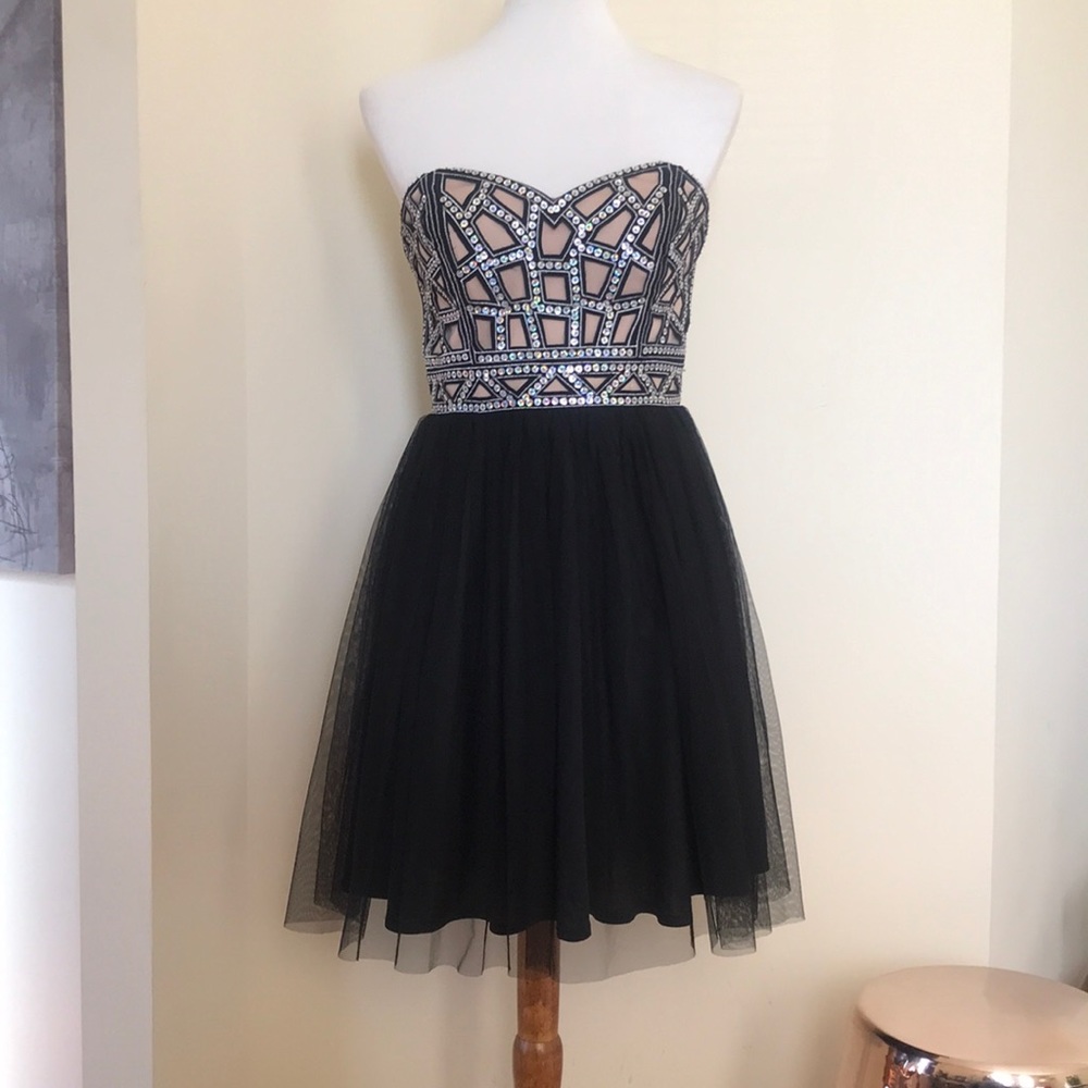 Strapless embroidered dress